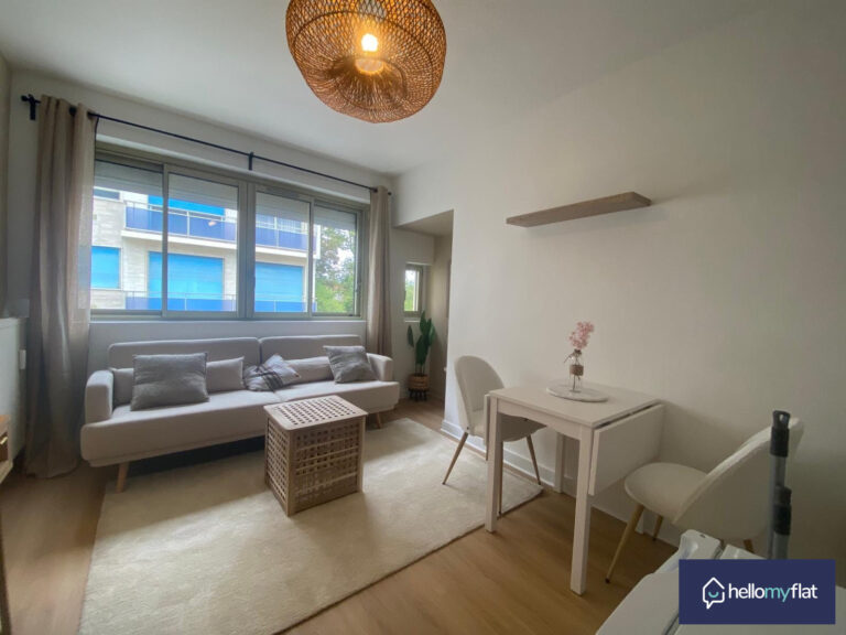 Studio meublé - LA2826 - Av. de Champagne