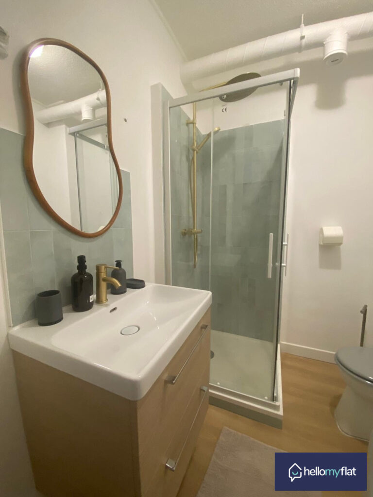 Studio meublé - LA2826 - Av. de Champagne